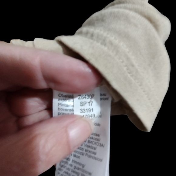 ♥️ 💙 2/$10 Women's Tan Venus shirt Size Large - Picture 5 of 7